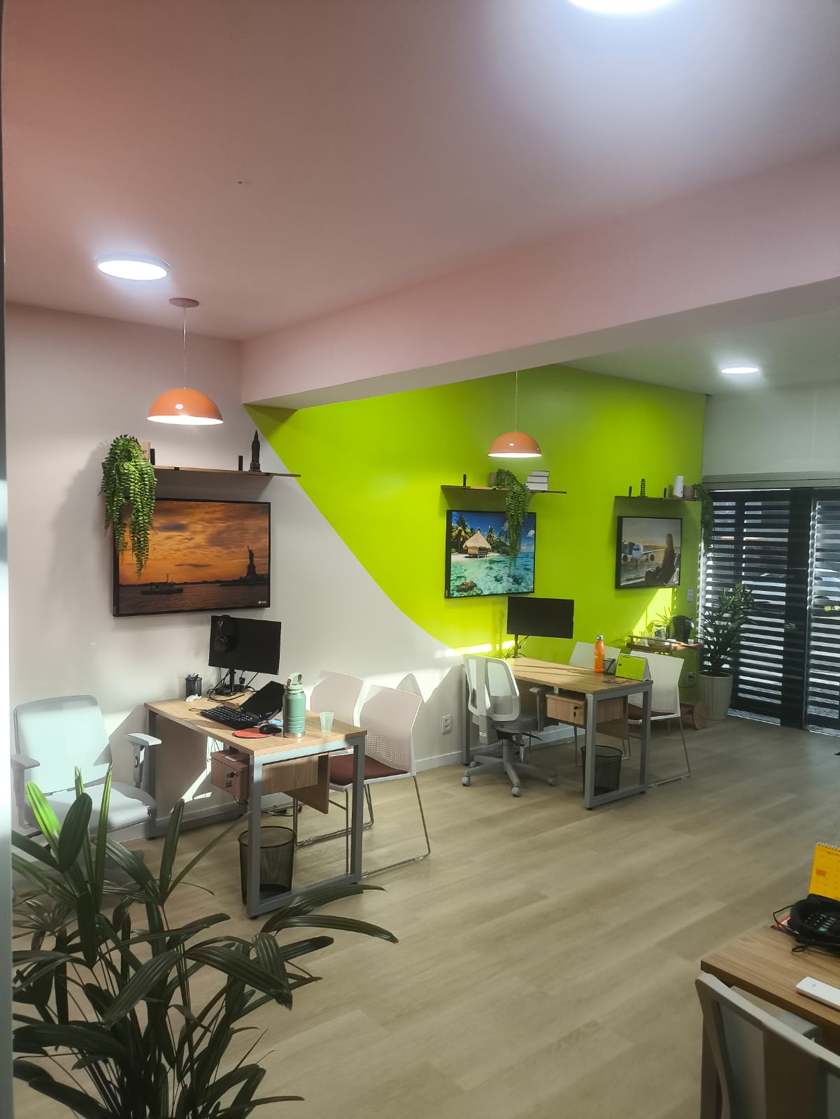 Piso Laminado instalado em escritório pela MGM Construtora